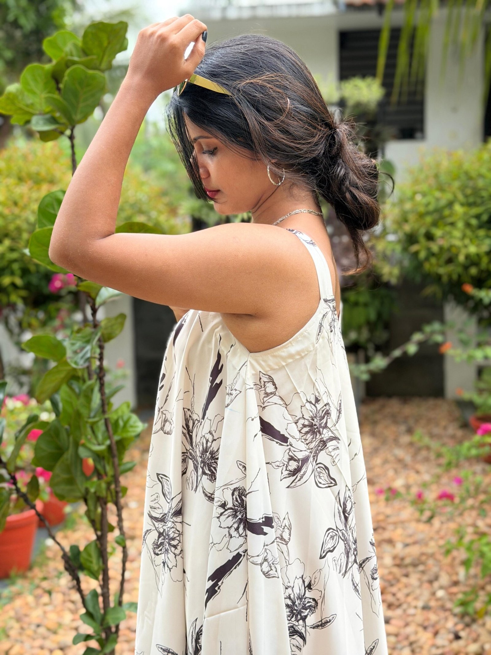Off-White Floral Asymmetrical Vacay Outfit - Image 3