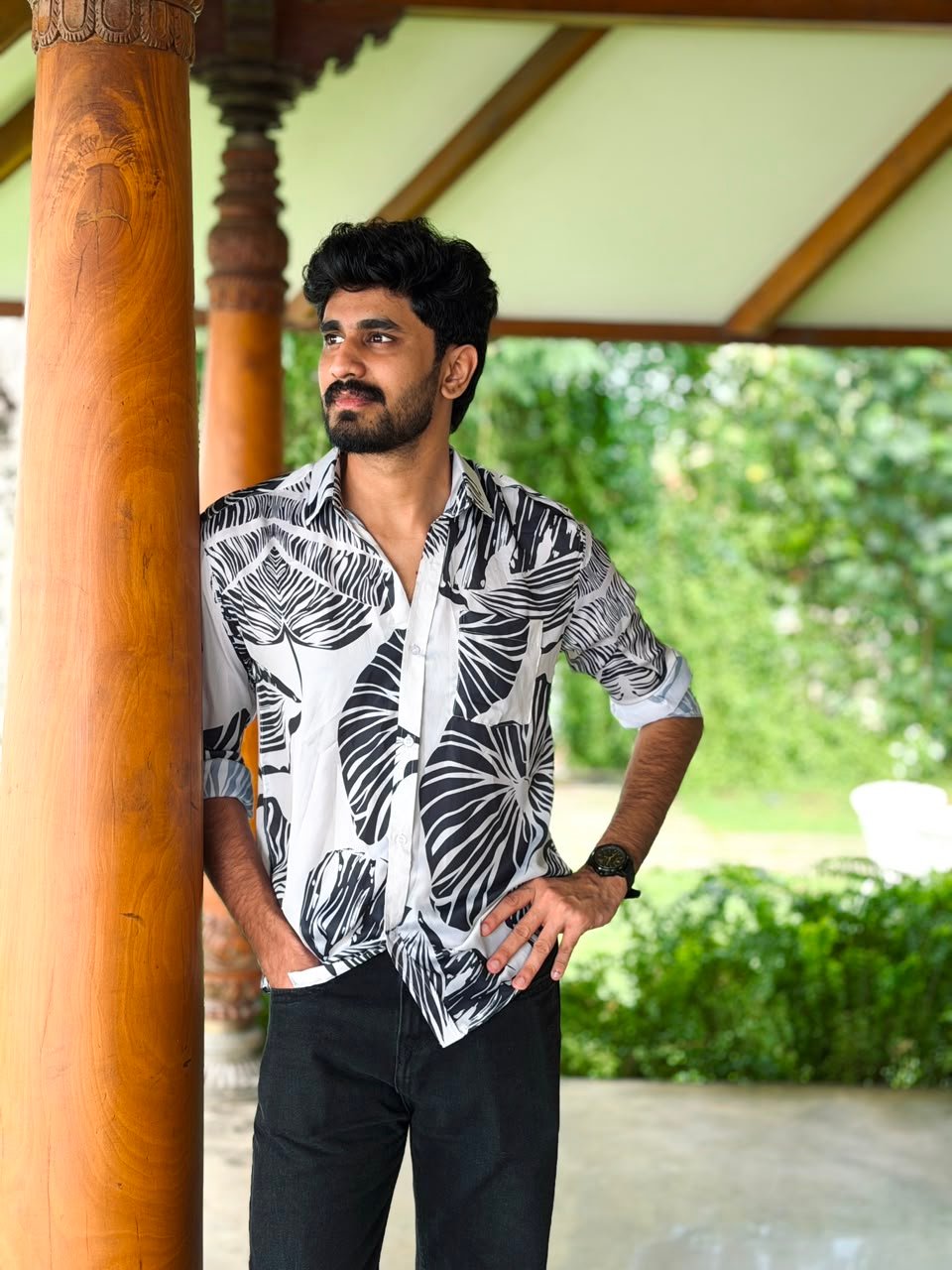 Monstera Leaf Printed Shirt-Black - Image 5